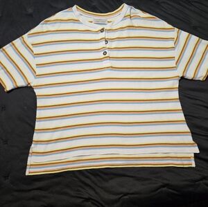 Urban Outffiters textured striped quarter short sleeve top. Size Small